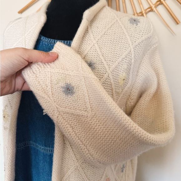 Vintage Beaded Floral Cardigan in Cream - Picture 5 of 9